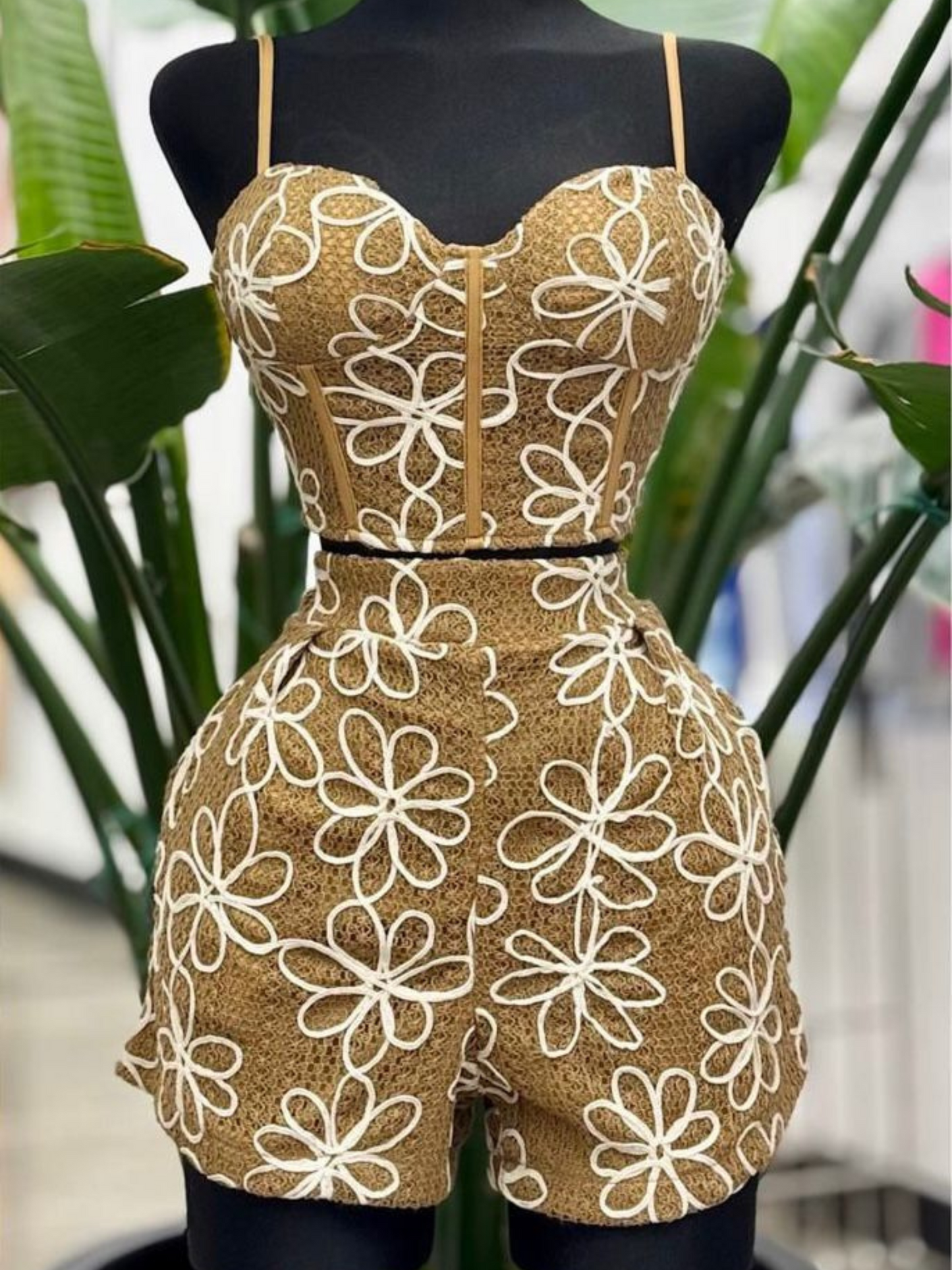 Embroidered Flowers Set Sand