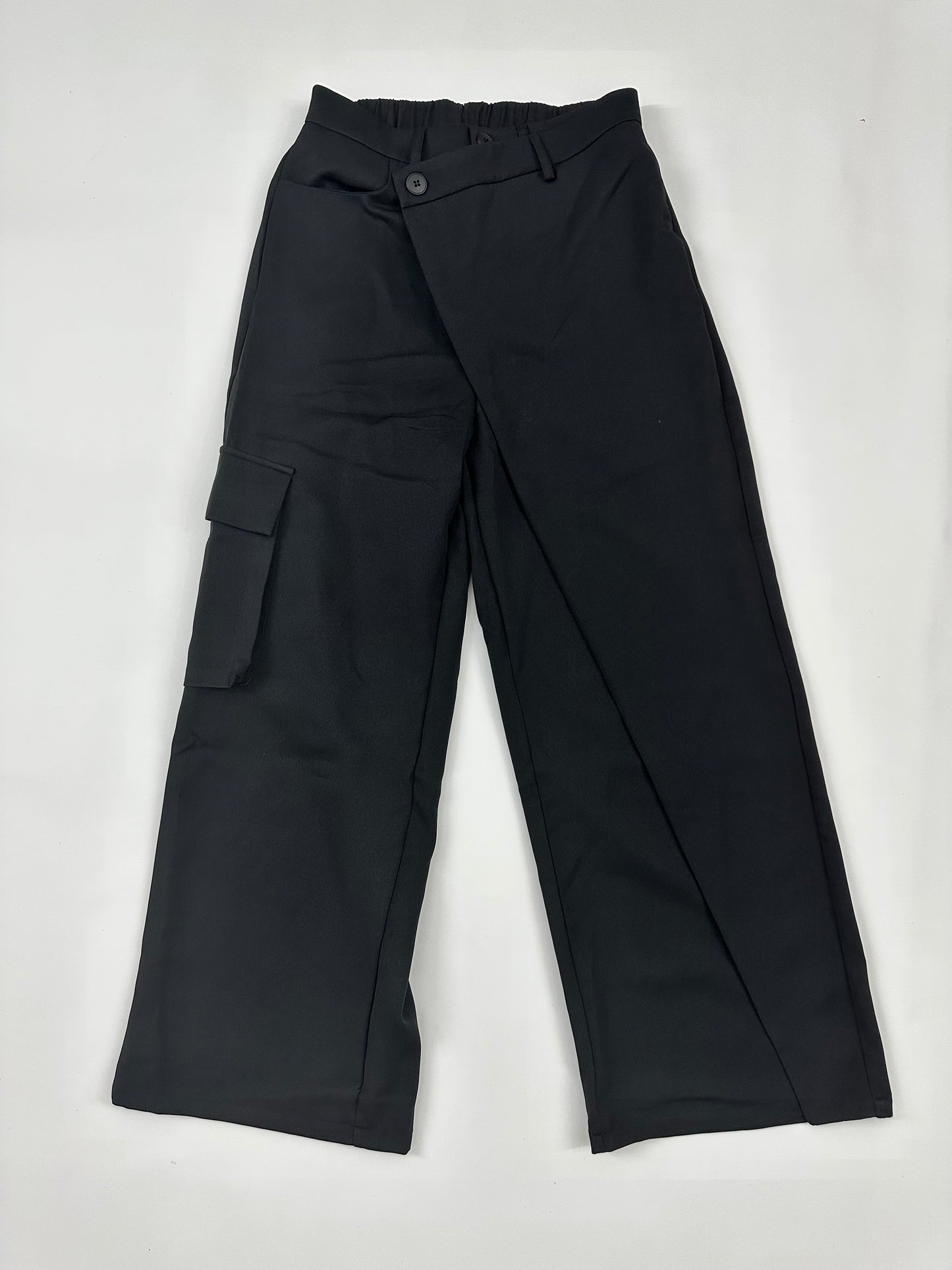 Black cargo/skort pant